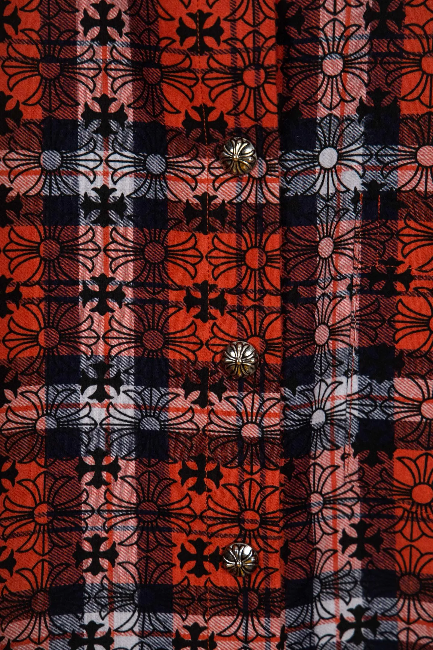 🅿️410 Style No.: M213 (the highest version on the market) Chr*me hea*ts/CH Chloé Heart Label Metal Checkered Shirt Jacket. Original replica Chloé family's unique identity silver buckle cross leather seal, custom-dyed dark pattern brand fabric, high-quality checkered pattern tailoring, cross leather patch splicing at the sleeves, one-sided chest patch pocket design, custom-made high-quality lettering hardware accessories, distressed retro silver buckle, three-dimensional version. The upper body is sassy and handsome. Natural high-street style. Needless to say, the upper body effect is natural. It is at the forefront of the trend. Its vibrant design and versatile attributes can surprise you no matter how you match it!  Size XS S M L